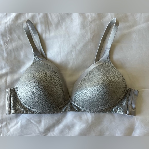 Warner’s Wireless Push-Up Bra - Picture 1 of 3